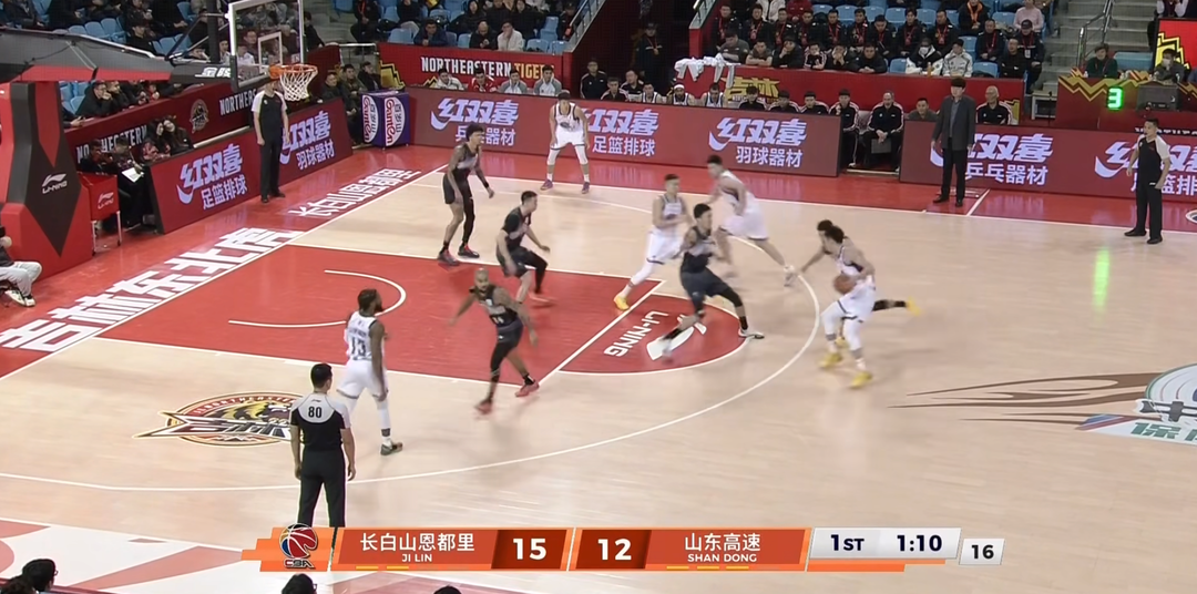 开云官方-半场战报|手感冰冷！山东30：37落后吉林，无一人得分上双