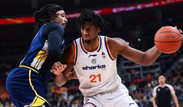 开云平台-两战狂砍40分31板！超级内线将争冠热门打回原形，卢伟收获杀手锏