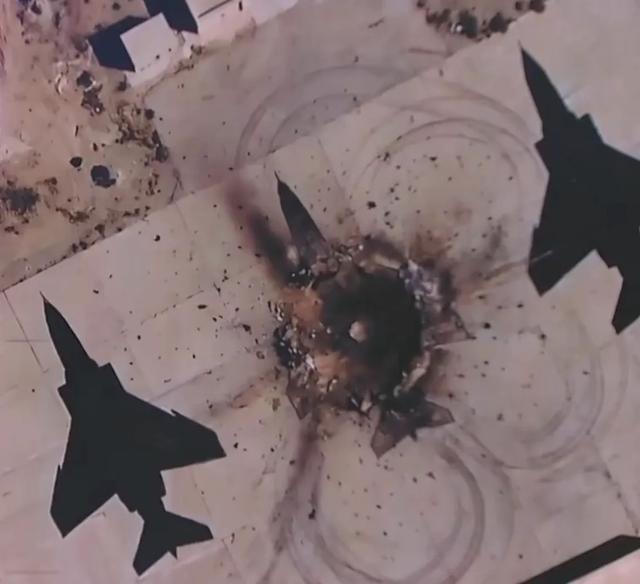 开云体育下载官网-以色列宣布击毁伊朗战机，并公布导弹轰炸画面，而画面中被炸“战机”纹丝不动，竟是画在停机坪上的涂鸦