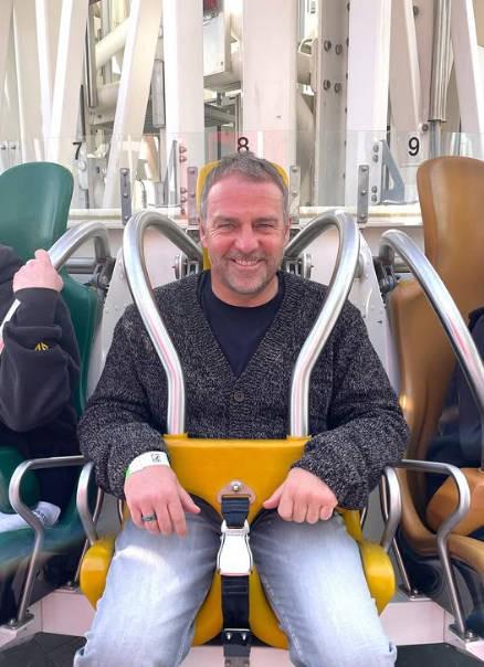 开云官方-放松一下，弗里克到巴塞罗那蒂比达博游乐场玩跳楼机